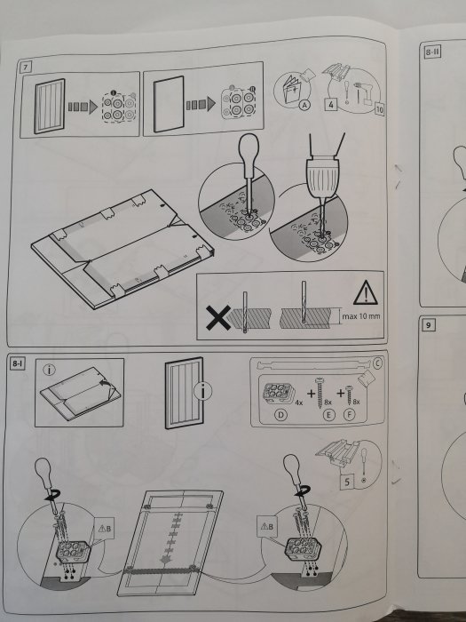 Instruktionsmanual som visar montering av metallplatta på kökslucka för diskmaskin.