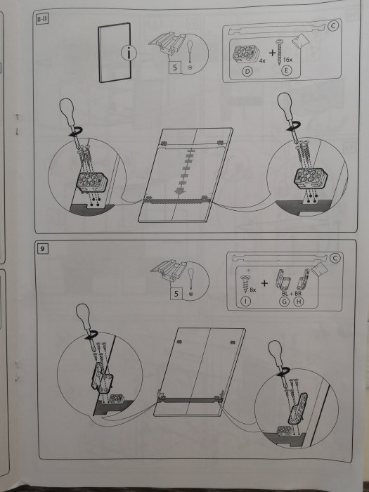 Illustration av instruktionsmanual för montering av en integrerad kökslucka på diskmaskin.