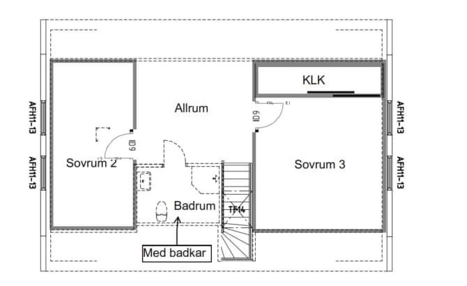 Planritning av en övervåning med två sovrum, badrum med badkar, allrum och klädkammare markerade.