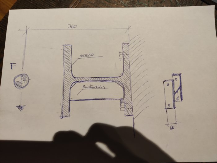 Handritad skiss av en HEA-balk med förstärkningslösning och måttangivelser.