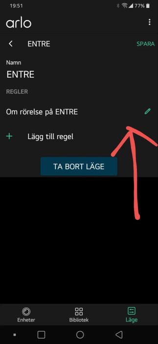 Skärmdump av en mobilapplikation med en röd pil som pekar på en knapp med texten "Lägg till regel".