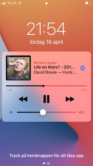 Skärmdump av en mobil musikspelare som visar låten "Life on Mars?" av David Bowie.