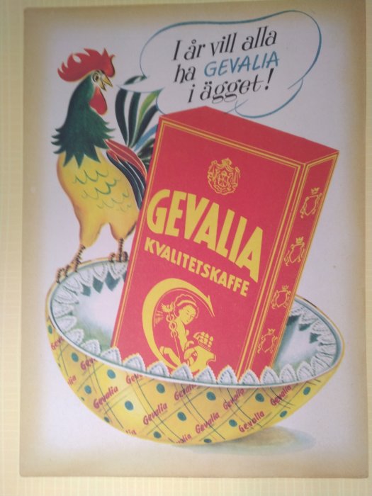 Retroaffisch med tupp och Gevalia kaffeförpackning i kaffekopp, text "I år vill alla ha Gevalia i ägget!".
