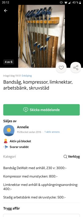 Flera limknektar upphängda på en trälist vid en vägg, med spännanordningar synliga.