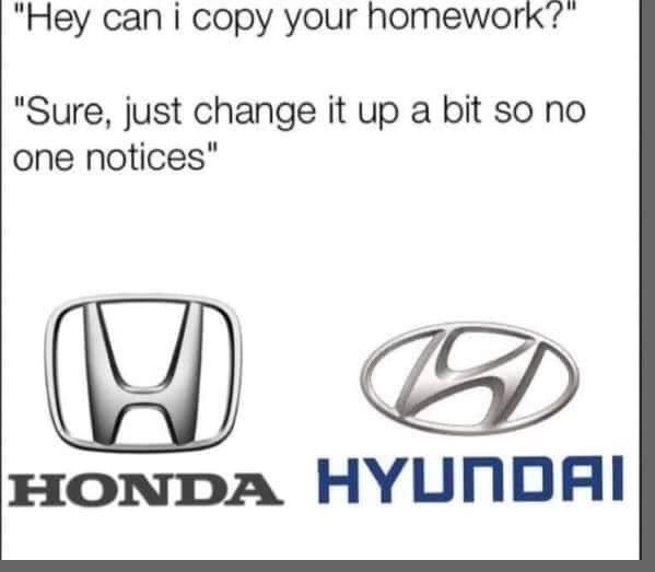 Meme med två logotyper jämförande Honda och Hyundai med text om att kopiera läxor.