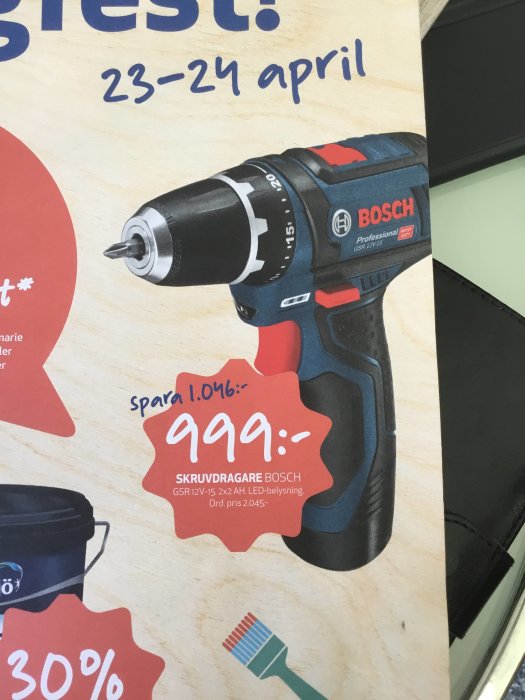 Bosch skruvdragare på reklambild med erbjudandepriset 999 kr, spara 1 046 kr, modell GSR 12V-15 med LED-belysning.