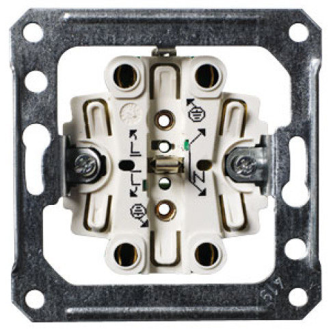 Elko vägguttag bakifrån som visar interna kopplingar för N och PE samt separata för L1 och L2.