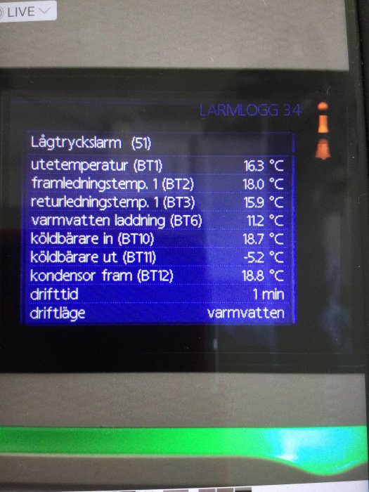 Skärmvisning av en larmlogg med temperaturvärden och status för uppvärmningssystem.