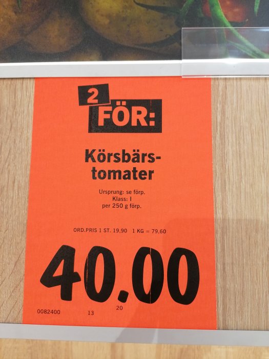 Erbjudandeskylt på Lidl för 2 förpackningar körsbärstomater för 40 kr, ordinarie pris 19,90 kr/st.