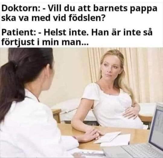 Gravid kvinna i samtal med läkare vid skrivbord, med humoristisk textdialog.