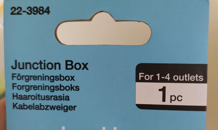 Förpackning för förgreningsbox med texten "Junction Box" och indikationen "For 1-4 outlets".