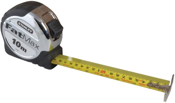 Stanley FatMax 10m måttband utdraget några centimeter på vit bakgrund.