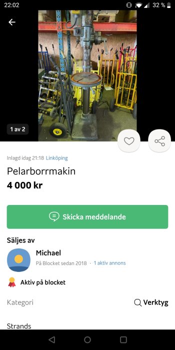 Industriell pelarborrmaskin i ett verktygsfyllt garage, till salu för 4000 kr.