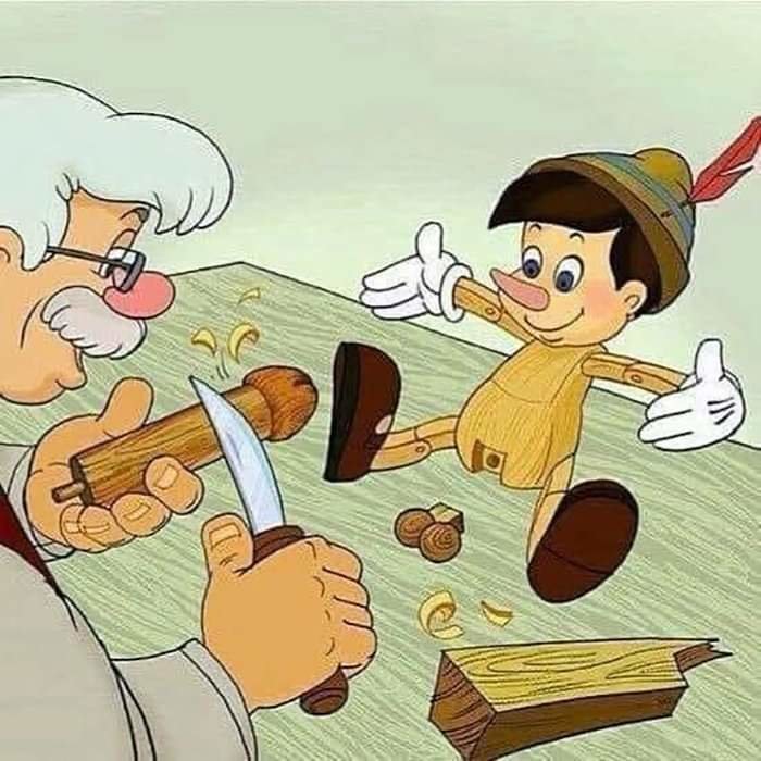 Geppetto snider på Pinocchios näsa medan Pinocchio ler och visar upp sina utsträckta armar.