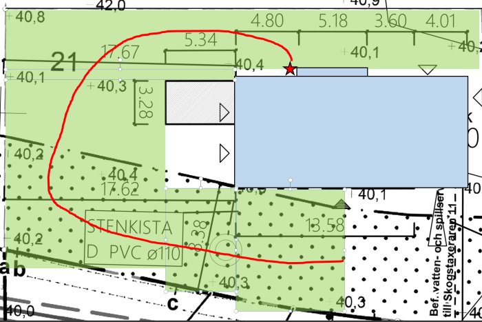 Ritning av trädgård med markerad gräsytan, röd stjärnmarkerad placering och röd linje för guidekabel.