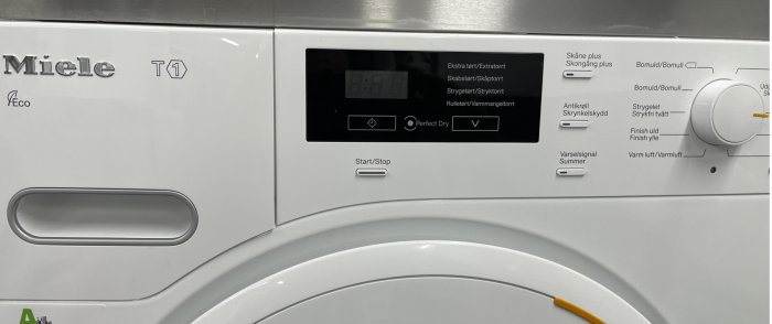 Miele T1 Eco torktumlare med digital display och vred för programval.