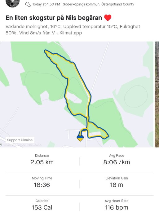 Skärmdump av träningsapp visar rutt och statistik för 2.05 km promenad i skogen.