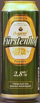 Förstenhof pilsnerburk med 2,8% alkoholstyrka mot en enfärgad bakgrund.