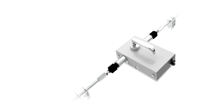 Monterad injektionsutrustning med två sprutor anslutna till en metallanordning på vit bakgrund.