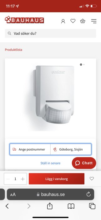 Steinel rörelsedetektor monterad på vit vägg, visas på Bauhaus webbplats.