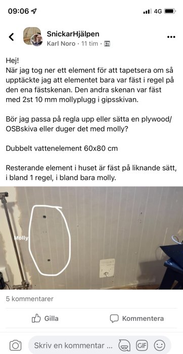 Vägg med uppmärkt område där ett upptaget element tidigare varit fäst, synliga hål och pluggar.
