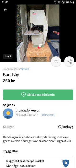 Begagnad INCA bandsåg på träbänk i ett rum, möjligen ett fynd för 250 kr.