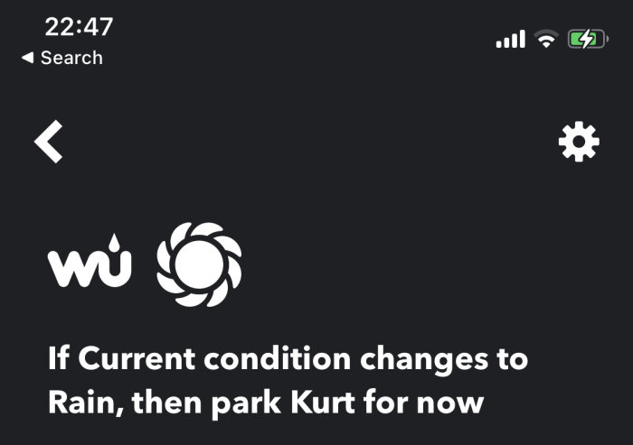 Skärmdump av automatiseringsinstruktion: "Om aktuellt väder blir regn, parkera Kurt tills vidare".