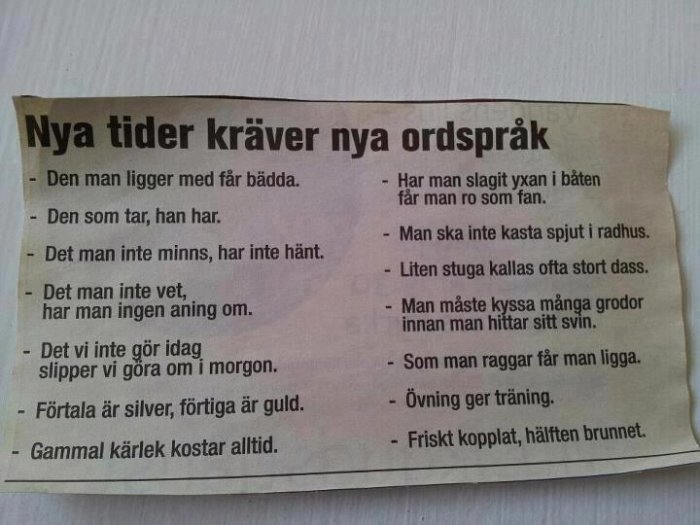 Utdrag ur tidningsklipp med samling svenska ordspråk under rubriken "Nya tider kräver nya ordspråk".