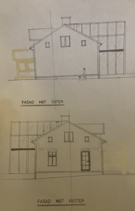 Handritade skisser av ett hus från 1901 med planerad glasutbyggnad på två fasader.