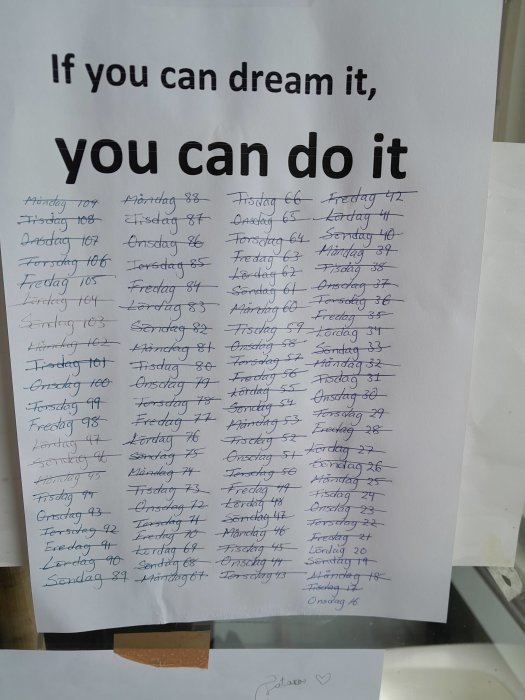 Handräknat nedräkningsschema med rubriken "If you can dream it, you can do it" och namnen på veckodagarna med siffror.