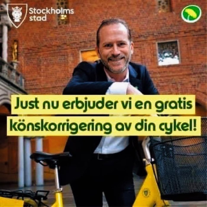 Leende man lutar sig på gul cykel med text: "Just nu erbjuder vi en gratis könskorrigering av din cykel!