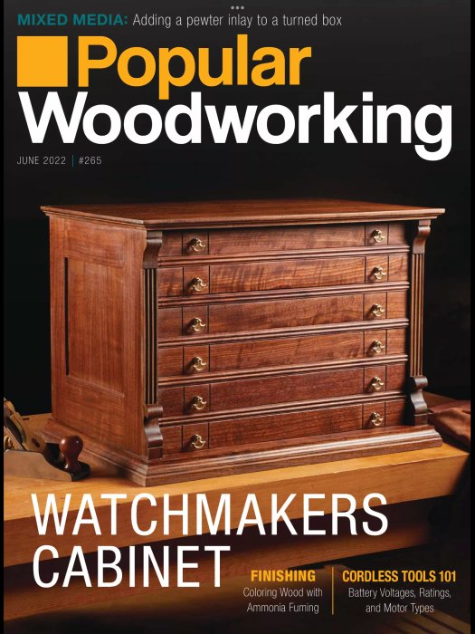 Omslaget till "Popular Woodworking" tidskrift med bild på ett urmakarskåp och verktyg.