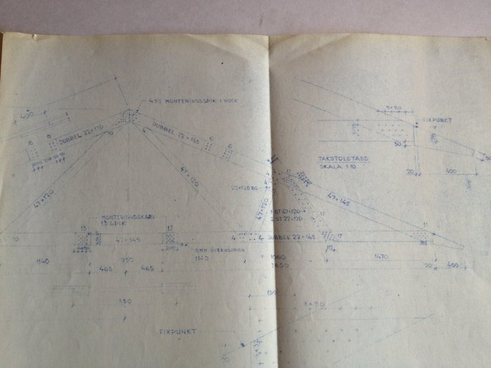 Byggetegning af tagkonstruktion fra et Hultfredshus fra 1962 med detaljerede mål og specifikationer.