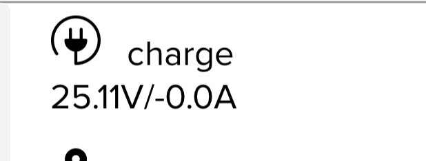 Batteriladdningsstatusvisning med spänning på 25.11V och ström på -0.0A.