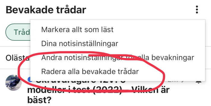 Skärmdump av en bevakningslista med alternativ för att ändra notisinställningar eller radera alla bevakade trådar.