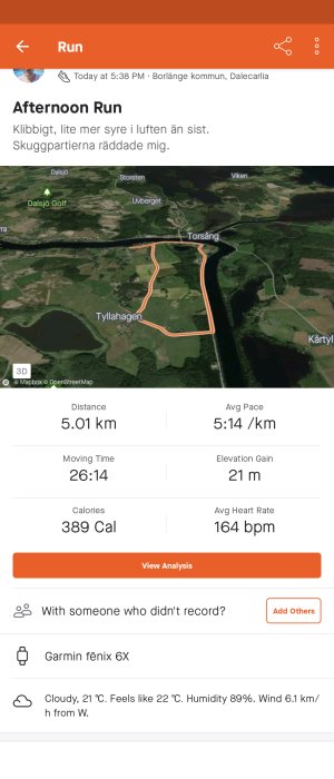 Skärmdump av en aktivitetsapp som visar data och karta för en löprunda på 5,01 km.