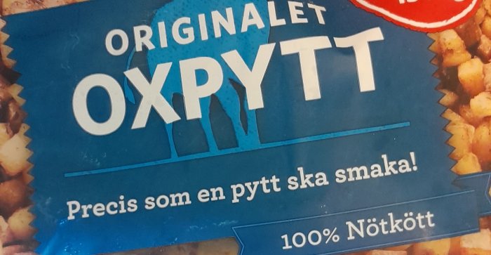 Förpackningsdesign för "Original Oxpytt" med texten "Precis som en pytt ska smaka!" och "100% Nötkött".