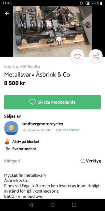 Begagnad metallsvärmaskin Åsbrink & Co på en pall i en verkstad.