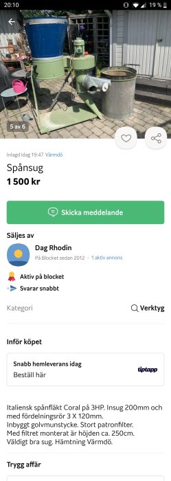 Gammal grönmålad spånsug utomhus med blå hink ovanpå och en metallbehållare intill, placerad på en stenlagd patio.