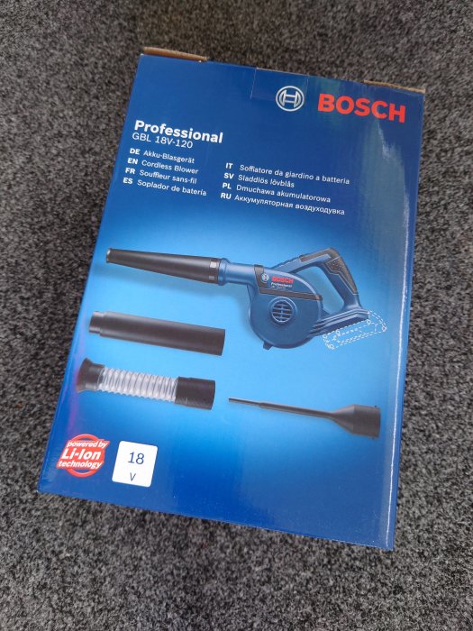 Bosch Professional 18V blåslampa i förpackning, avsedd för avblåsning av vatten efter biltvätt.