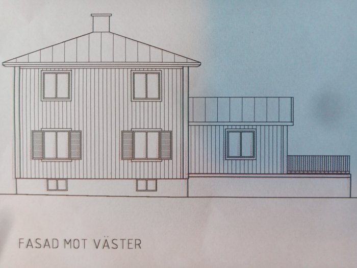 Arkitektritning av en fasad mot väster med symmetriska fönster och ett hörnfönster.