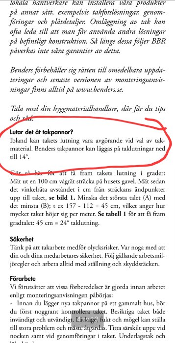 Skärmbild av ett foruminlägg som diskuterar krav på taklutning för takpannor, med specifik hänvisning till Benders minimikrav på 14 grader.