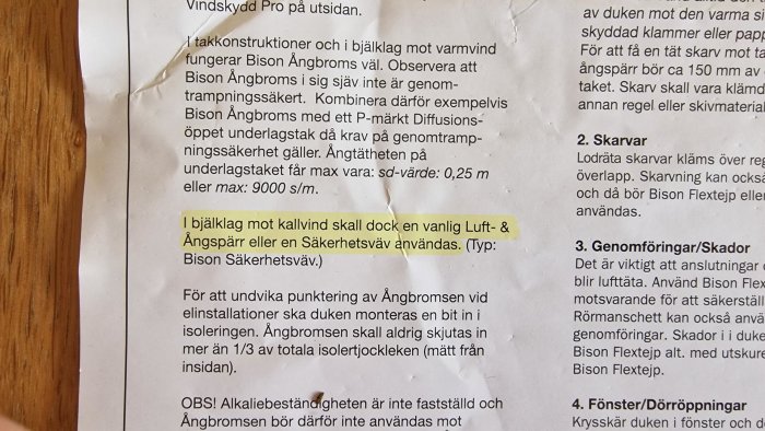 Del av en instruktionsmanual för Bison ångbroms, markerat stycke rekommenderar luft- och ångspärr för kallvind.