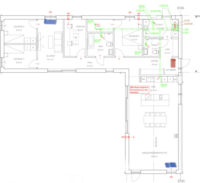 Arkitektonisk ritning av en lägenhetsplan med utmärkta sovrum, vardagsrum, kök och noteringar om ventilation.