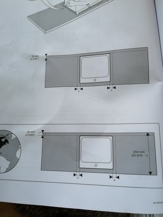 Ritning av ett byggprojekt med måttangivelser för konstruktion av en detalj.