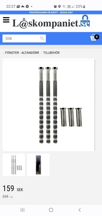 Fyra långa skruvar och fyra hylsmuttrar avsedda för montering, visade på en webbplats.