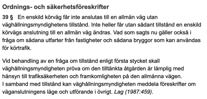 Utdrag ur svensk väglagstext som beskriver regleringar för anslutning av enskild väg till allmän väg.