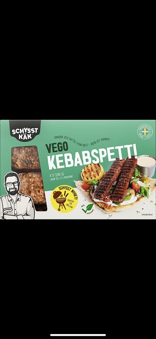 Förpackning av 'Schysst käk' Vego Kebabspett med bild av produkten serverad på bröd med grönsaker.