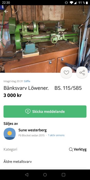 Grön äldre bänksvarv Löwener modell BS. 115/585 i ett verkstadsutrymme.