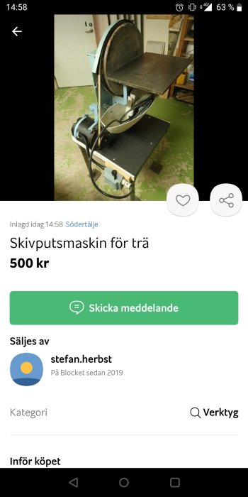 Skivputs maskin för träbearbetning, placerad i en verkstad.